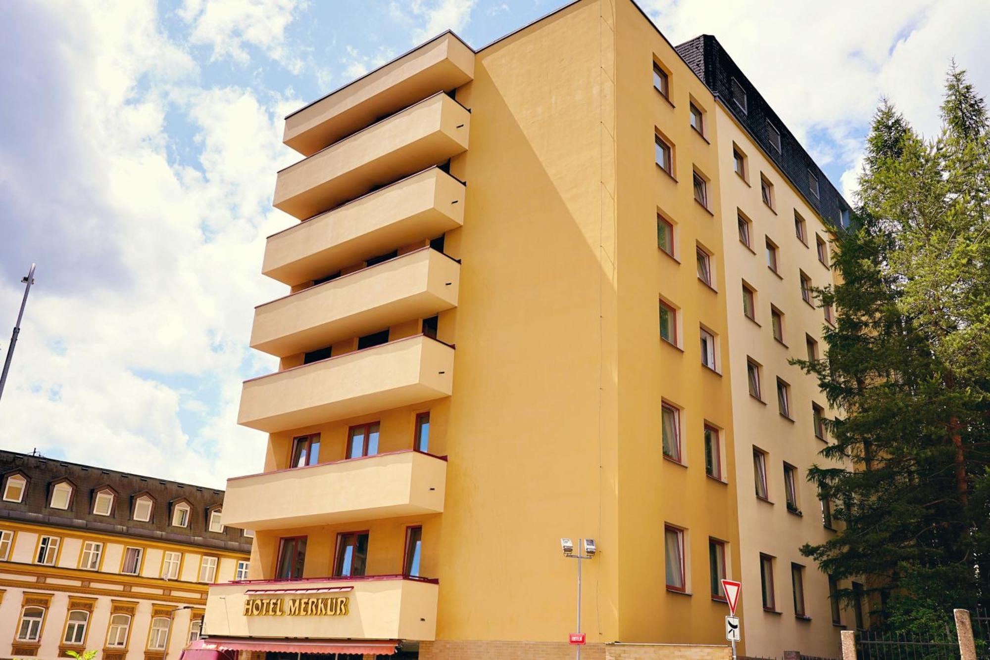 Hotel Merkur - Яблонець-над-Нисою Екстер'єр фото