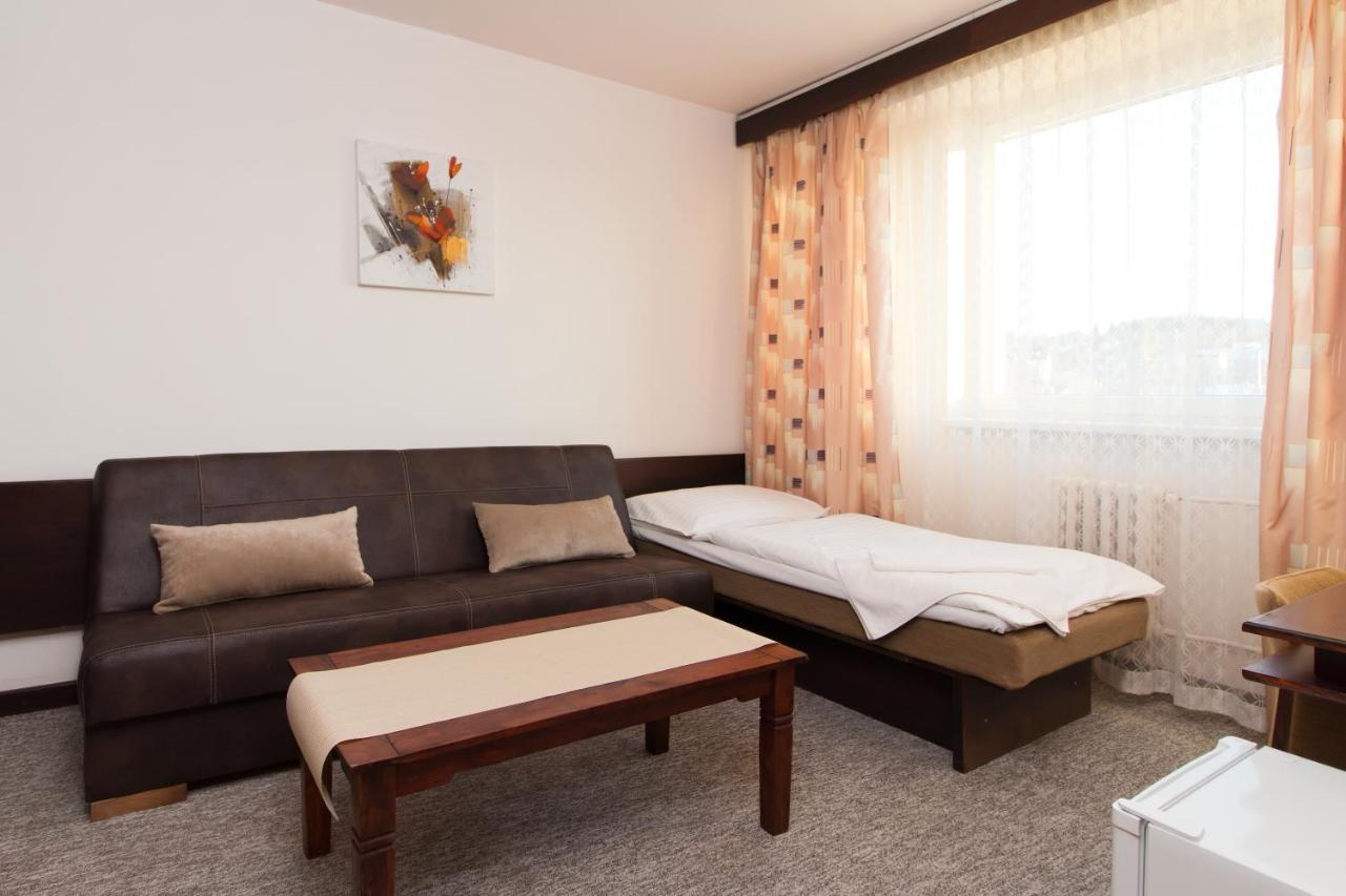 Hotel Merkur - Яблонець-над-Нисою Екстер'єр фото